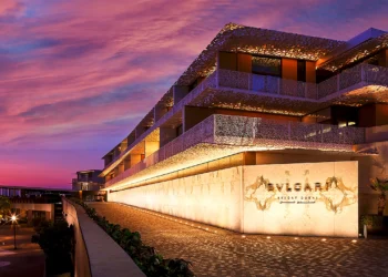 Aerial view of The Bvlgari Villa and Bvlgari Resort Dubai on seahorse-shaped Jumeira Bay Island